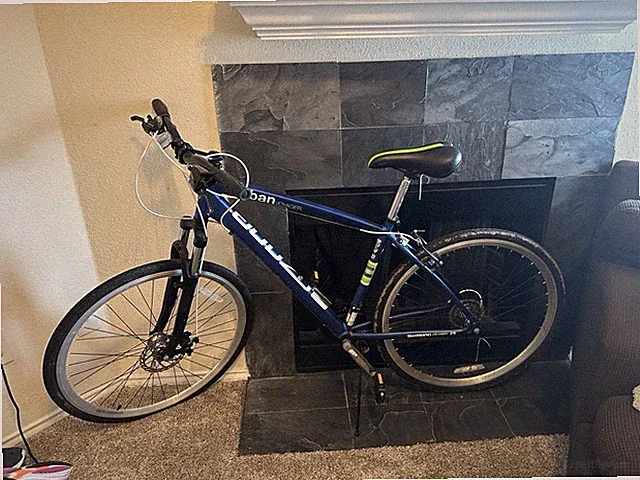 ozone 500 bike. Nice and clean has the badges in good condition but used.